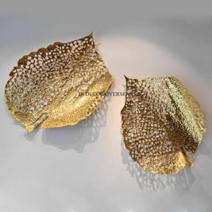 Suministro de Arte de pared de diseñador de hojas chapadas en oro de alto grado hechas de Metal resistente para decoración de hogar y Hotel a precio competitivo - Product Image 1