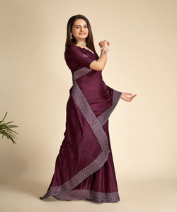 Découvrez le charme du sari pour les filles, parfait pour les jeunes fashionistas qui cherchent à faire une déclaration. VÊTEMENTS VÊTEMENTS - Product Image 2