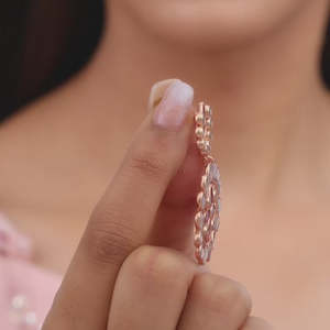 Boucles d'oreilles pendantes Ghoomar Chandbali en alliage de laiton plaqué or, design ethnique tendance avec pompons, bijoux mignons pour fêtes et mariages, cadeaux - Product Image 2