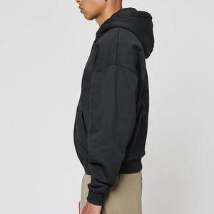 Sweat à capuche zippé noir pour homme, épaules tombantes, poches avant, poignets côtelés, coupe régulière, streetwear décontracté, pull d'hiver, 100% biologique - Product Image 3