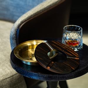 Cenicero de cigarrillos redondo de aleación elegante, diseño cuadrado portátil personalizable con logotipo personalizado, accesorio elegante para el hogar - Product Image 3