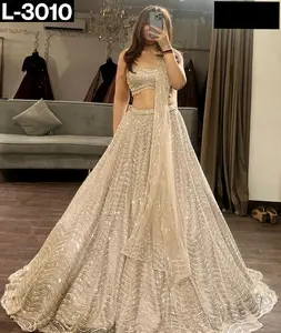 印度传统服装厚重的欧根纱丝绸装饰有coding和序列作品Lehenga Choli与欧根纱丝绸Dupatta