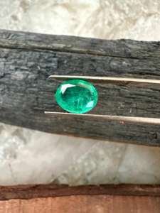 Emeraude naturelle de Zambie 2.53 carats pierre précieuse verte ovale avec un bon lustre pour la fabrication de bijoux certifiée 10x8 MM - Product Image 6