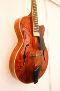 <span class=keywords><strong>Guitare</strong></span> électrique artisanale Yunzhi 15 pouces, corps creux en érable flammé, table en épicéa Archaize, touche en ébène, configuration professionnelle H/S - Product Image 2