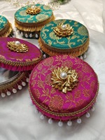 Boîtes Ladoo en acier faites à la main pour cadeaux, invitation de faveur, cadeaux de retour, fruits secs, boîtes Ladoo Pooja Sweets Bhaji