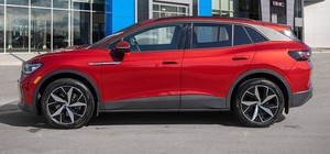 ID.4 Pro S AWD 2024 Rojo Usado con Llantas de Aleación, Asientos de Cuero, Navegación, Arranque Remoto, Bluetooth, Asientos con Calefacción, Volante a la Izquierda - Product Image 2