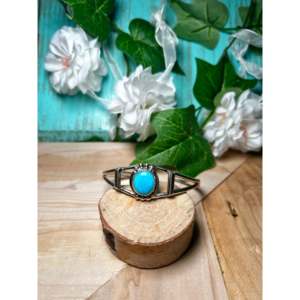 Navajo Kingman Turquoise & Sterling Silver Fashion Cuff Bracelet Elegant Kingman Turquoise & Silver Cuff for Women - Product Image 1