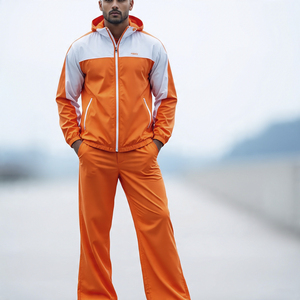 Ensemble pantalon évasé personnalisé pour hommes avec veste coupe-vent à fermeture éclair Ensemble de vêtements de sport légers pour le jogging ou le streetwear - Product Image 4