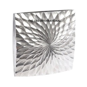 Vase à fleurs côtier en métal argenté de forme ronde en aluminium Texture martelée Utilisé Home Office Table Top Decoration - Product Image 3