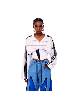 เสื้อแจ็คเก็ตผู้หญิงถักจากโพลีเอสเตอร์ ความหนาปกติ พร้อมซิปโพลีเอสเตอร์ เสื้อแจ็คเก็ตหนา คอวี ซิปหนังแท้ - Product Image 1