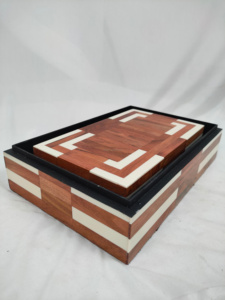 Boîte rectangulaire en bois massif fait main avec incrustations, décoration moderne pour la maison, boîte de rangement pour bijoux, artisanat de table - Product Image 2