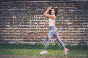 Tissu en nylon de haute qualité coupe ajustée style décontracté taille moyenne dames leggings extensibles disponibles dans toutes les tailles pour filles et femmes - Product Image 4