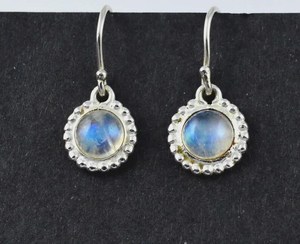 Boucles d'oreilles clous en pierre de lune arc-en-ciel, faites à la main, en argent sterling 925 plaqué or, bijoux de fête mignons, pierre précieuse naturelle éclatante, cadeau pour femme - Product Image 6