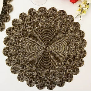 Set de table brodé à la main avec des perles et des sequins, fabriqué en Inde - Product Image 1