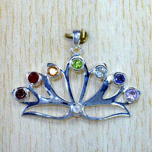 Auténticos Colgantes de Plata de Ley 925 con Peridoto y Piedras Preciosas Multifacéticas, Joyería a Precio de Mayoreo - Product Image 1