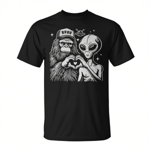 T-shirt vintage avec motif de signe de main Bigfoot et Alien Heart, design promotionnel rétro - Product Image 2