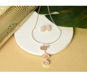 Elegante Juego de Gargantilla Plateada para Mujer con Delicado Dije y Diseño Moderno, Perfecto para Bodas, Fiestas y Ocasiones Especiales - Product Image 3