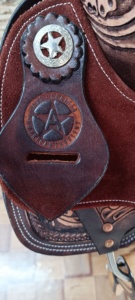 Silla de Montar Premium de Cuero Genuino Hecha a Mano, de Diseño, Duradera y Cómoda, para Carreras, Estilo Western, Inglés, para Caballos, de Madera, Fibra de Vidrio y Plástico - Product Image 4