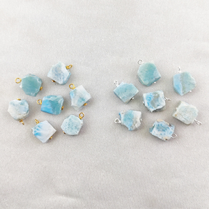 Dijes envueltos en alambre Larimar crudo de 8-10mm para hacer joyas, dijes de oro Vermeil hechos a mano - Product Image 4