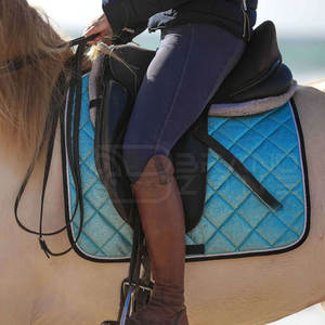 Nouveau tapis de selle pailleté de qualité supérieure pour chevaux matériau durable avec doublure en polaire - Product Image 4