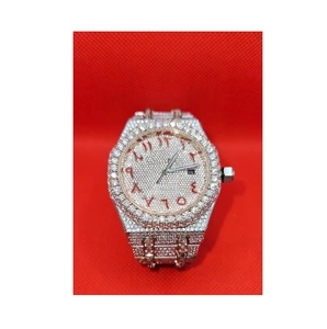 Reloj moderno urbano y elegante con aspecto de diamante helado con movimiento de cuarzo Diseño elegante y llamativo para amantes de la moda Exportar desde la India - Product Image 5