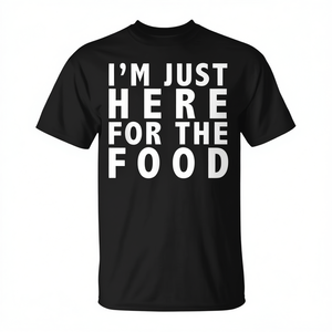 Camiseta promocional para reuniones familiares con la frase 'I'm Just Here For The Food' - Product Image 2