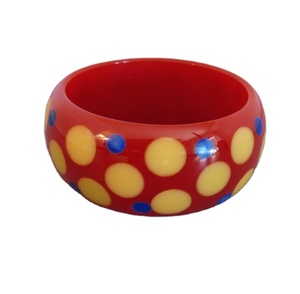 Brazalete de Resina Acrílica Tallada con Diseño Geométrico Vintage, Joyería de Resina Amarilla Hecha a Mano, Accesorio de Moda Unisex Único y Elegante - Product Image 3