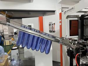 Macchina per soffiaggio di bottiglie per animali domestici FAYGO UNION su macchina semi automatica e completamente automatica in vendita - Product Image 4