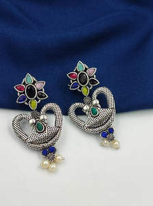 Pendientes colgantes de latón con motivo de pavo real chapado en oro antiguo, piedras coloridas elegantes para bodas y ocasiones festivas - Product Image 3