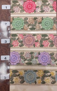 Fait sur mesure dans de magnifiques rubans et lacets brodés à la machine de conception florale dans divers designs et couleurs pour robes de mariée - Product Image 5