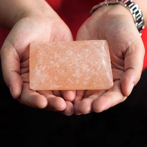 Barre de savon au sel rose de l'Himalaya naturel du Pakistan pour les soins de la peau et la décoration intérieure Cadeau de style sculpté - Product Image 1