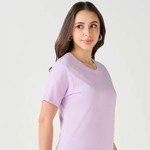 T-shirt en coton doux pour femme de qualité supérieure, coupe classique, confortable, élégant et parfait pour un usage quotidien - Product Image 4