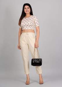 Ensemble d'été 2 pièces en rayonne blanche imprimée Ikat, col rond, manches trois quarts, coupe régulière, écologique, léger et confortable - Product Image 5