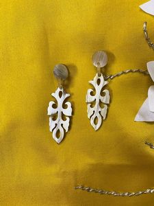 Boucles d'oreilles en corne fabriquées à la main - Product Image 6