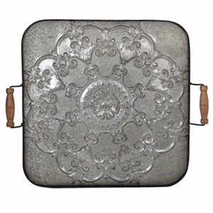 Plateau de service en bois blanc vieilli avec poignées en métal noir et forme rectangulaire idéal pour un style rustique et un usage quotidien - Product Image 4