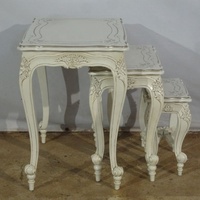 Table d'appoint en bois d'acajou Table gigogne peinte en blanc pour salon Ensembles de table peints à la main Meubles anciens