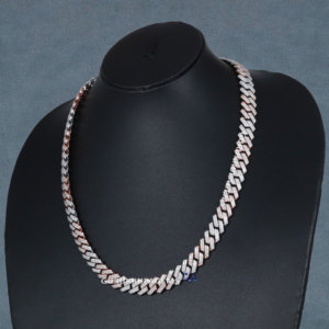 Presentando una notable Cadena de plata de ley 925 adornada con exquisitos diamantes de moissanita para hacerte sentir extraordinario - Product Image 3