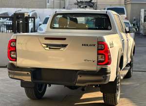 Toyota Hilux Revo 2023 Usada en Perfectas Condiciones de Funcionamiento y en un Estado Impecable - Product Image 4