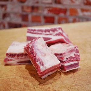 Costillas de Res Ternurentas y Jugosas con Rico Marmoleado, Ideales para Asar, Estofar y Cocinar a Fuego Lento, Uso Comercial - Product Image 1