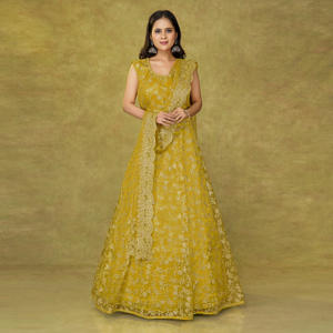 Vestido de Noche Opulento con Bordado y Motivos Florales, con Dupatta de Tela Suave, Ideal para Bodas y Fiestas - Product Image 4