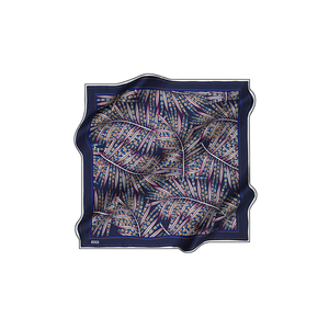 Écharpe carrée en crêpe de soie bleu marine à motifs - Product Image 1