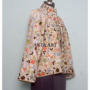 Veste matelassée en velours pour femme, brodée à la main, motif floral Suzani, 100% coton, tissu tissé, écologique, rapide - Product Image 4