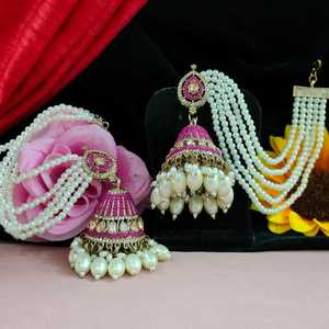 Pendientes de diseño contemporáneo tradicional Perlas de moda Jhumkas y Kanchains con elegancia atemporal Pendientes de perlas Jhumkas - Product Image 5