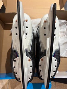 Patins à glace Bauer Vapor Flylite neufs, originaux, différentes tailles - Product Image 3