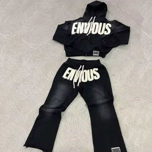 Conjunto de chándal pesado estampado de invierno para hombre personalizado OEM con Sudadera con capucha y pantalones de chándal lavados con ácido bordados - Product Image 3