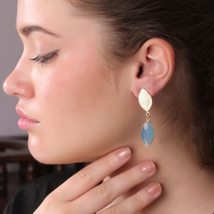 ต่างหูพลอยคาลซิโดนีสีน้ำเงินประดับด้วยทองชุบทำมือหรูหรา - Product Image 5