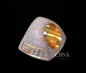 แหวนเพชรทรงสี่เหลี่ยมทันสมัยผู้จำหน่ายอินเดียเหมาะสำหรับลุคทันสมัยและมีสไตล์ที่หรูหรา - Product Image 3