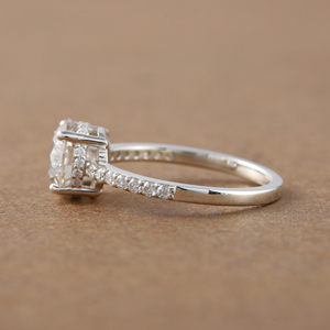 Anillo de Compromiso de Diamante de Corte Redondo, Lujoso Anillo de Regalo de Oro y Platino - Product Image 5