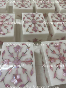 Boîte à bijoux moderne en nacre rectangulaire 4X3 avec nacre rouge disponible au prix de gros exportateur indien - Product Image 4