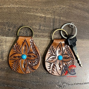 Llaveros de cuero tallados a mano, llaveros de cuero con forma exótica bonita, accesorios de cuero, llaveros bonitos para unisex - Product Image 1